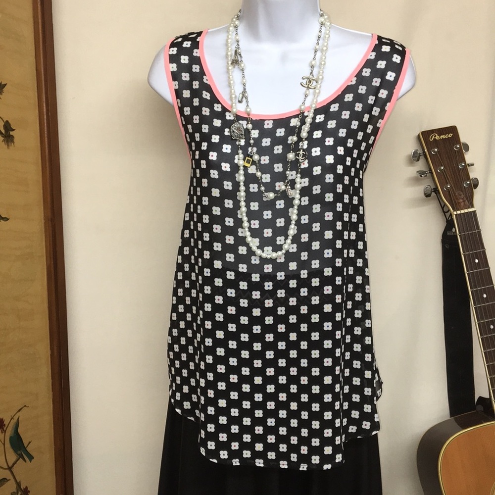 E M Sheer black floral bubblegum pink trim sleeveless back button tunic top L